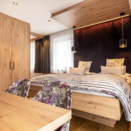 Dorfkrug - Luxury & Апартаменты Капрун